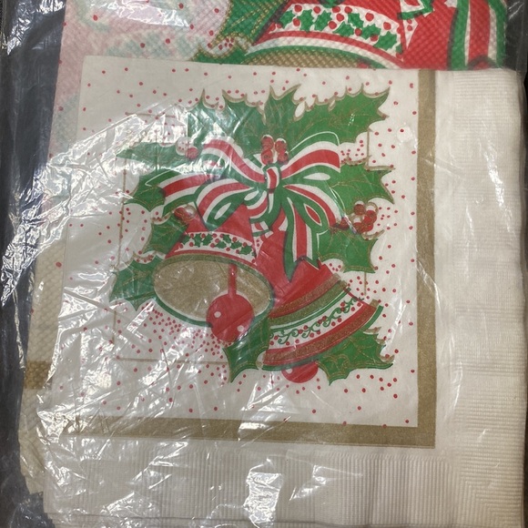 Vintage Paper Tablecloth and Napkins in Original Packaging - Picture 3 of 5